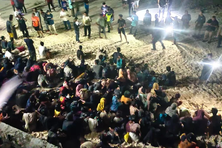 Lebih dari 1000 Orang Pengungsi Rohingya Tiba di Pantai Aceh. (dok. SUAKA)