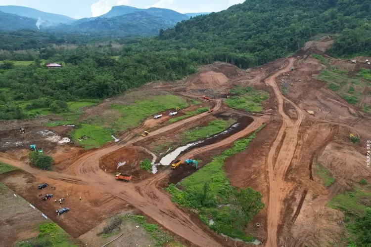 Ilustrasi pembangunan Jalan Tol Padang-Sicinin yang termasuk ke dalam 3 Proyek Strategis Nasional (PSN) yang coba diselesaiakn Hutama Karya di tahun 2024 ini. Tol ini rangkaian Jalan Tol Trasn Sumatera (JTTS). (Instagram: Kemenpupr)