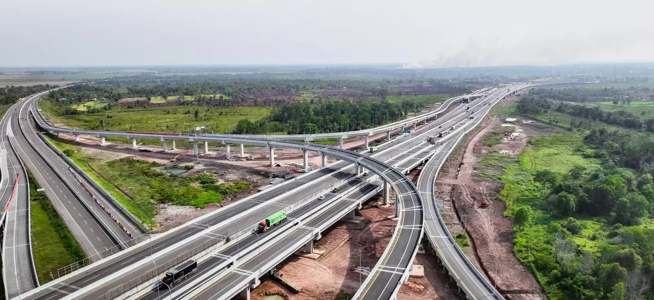Konektivitas tol di Sumatera Selatan terus diperkuat. Dengan beroperasinya Junction Palembang dan berbagai ramp pendukung, mobilitas masyarakat hingga distribusi logistik kini jadi lebih lancar.