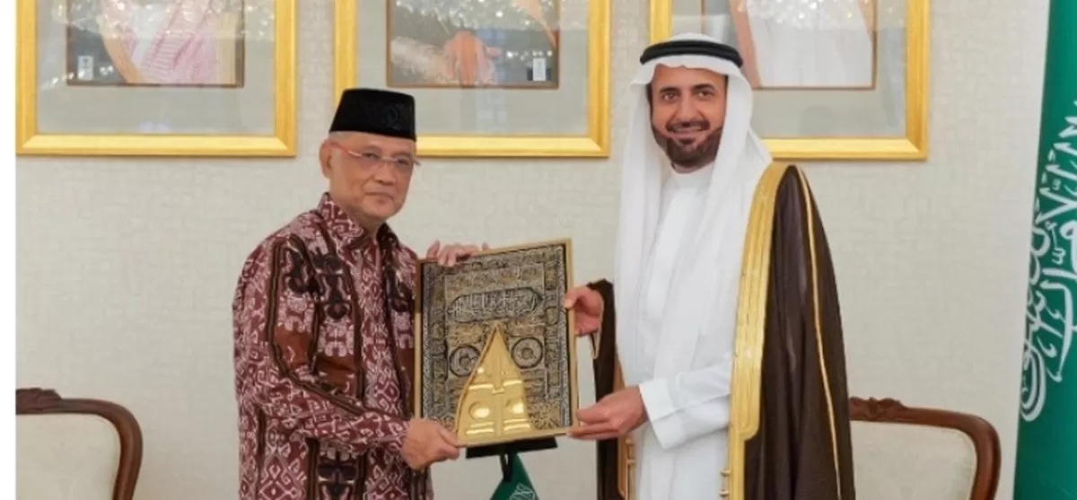 Menteri Haji dan Umrah RI, Mochamad Irfan Yusuf saat melakukan kerjasama perkuat tata kelola haji bersama Arab Saudi.(foto:himpuh.or.id)