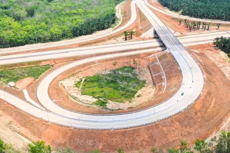 Jalan tol terbaru Sumatera Utara ini diupayakan beroperasi sebelum lebaran Hari Raya Idul Fitri tahun 2024. Jalan Tol Lima Puluh Kisaran ini baru saja melaksanakan Uji Laik Fungsi (ULF). (Instagram: kemenpupr)