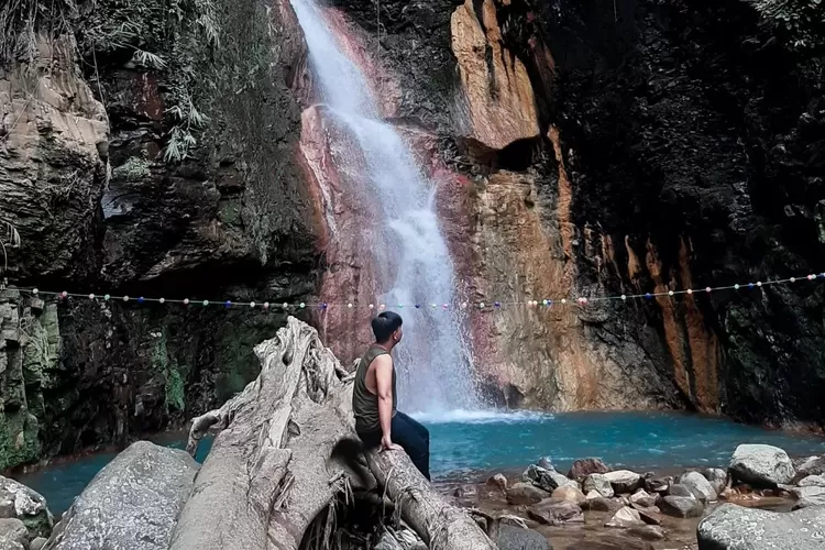Curug Cigamea di Bogor, sebuah persembunyian alam yang menakjubkan, bukan hanya menawarkan keindahan alam yang memukau, tetapi juga menyimpan kisah-kisah misterius yang menarik perhatian pengunjung.