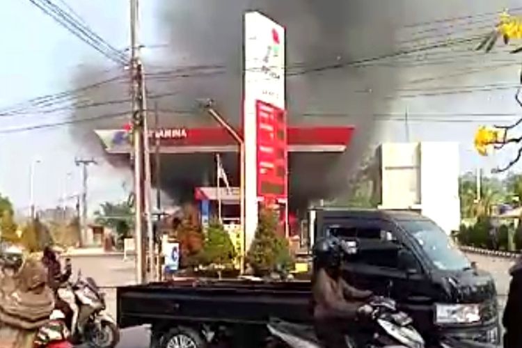Stasiun Pengisian Bahan Bakar di Jalan Jalur Lingkar Selatan Sukabumi Terbakar