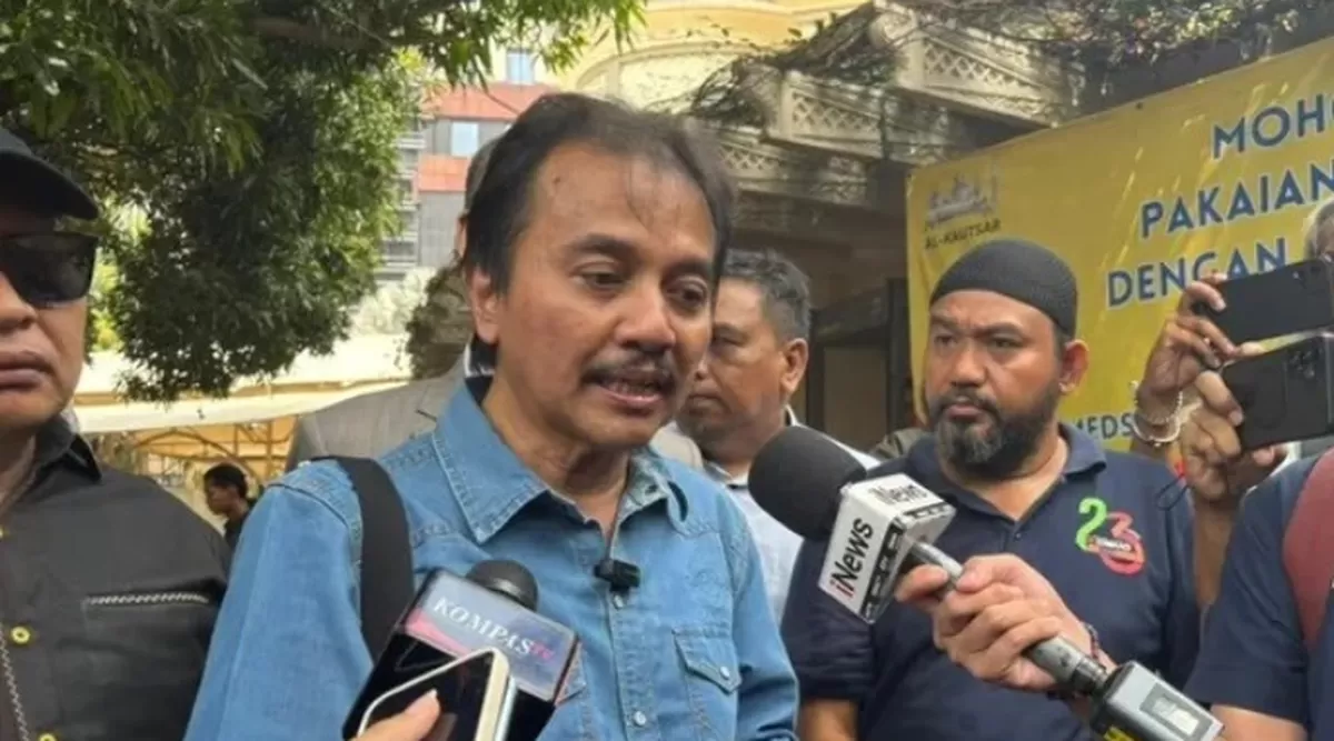 Pakar Telematik Roy Suryo saat diwawancari awak media, beberapa waku lalu.