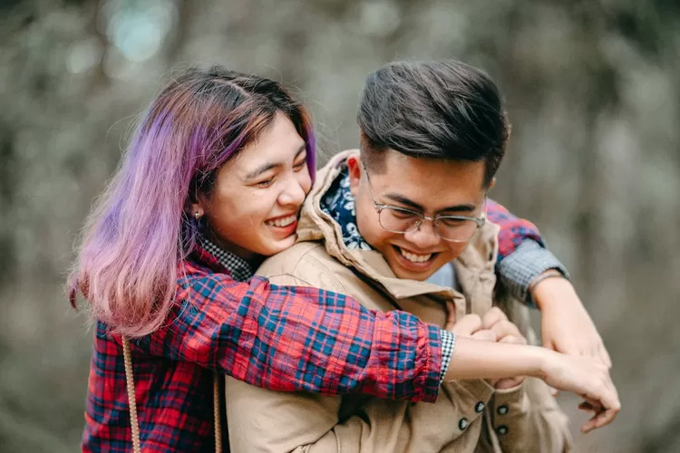 Ramalan cinta zodiak Aquarius dan Pisces Selasa 2 April 2024 cobalah untuk menemukan bahasa yang sama dengan pasangan (Ilustrasi - pexels/Migs Reyes)