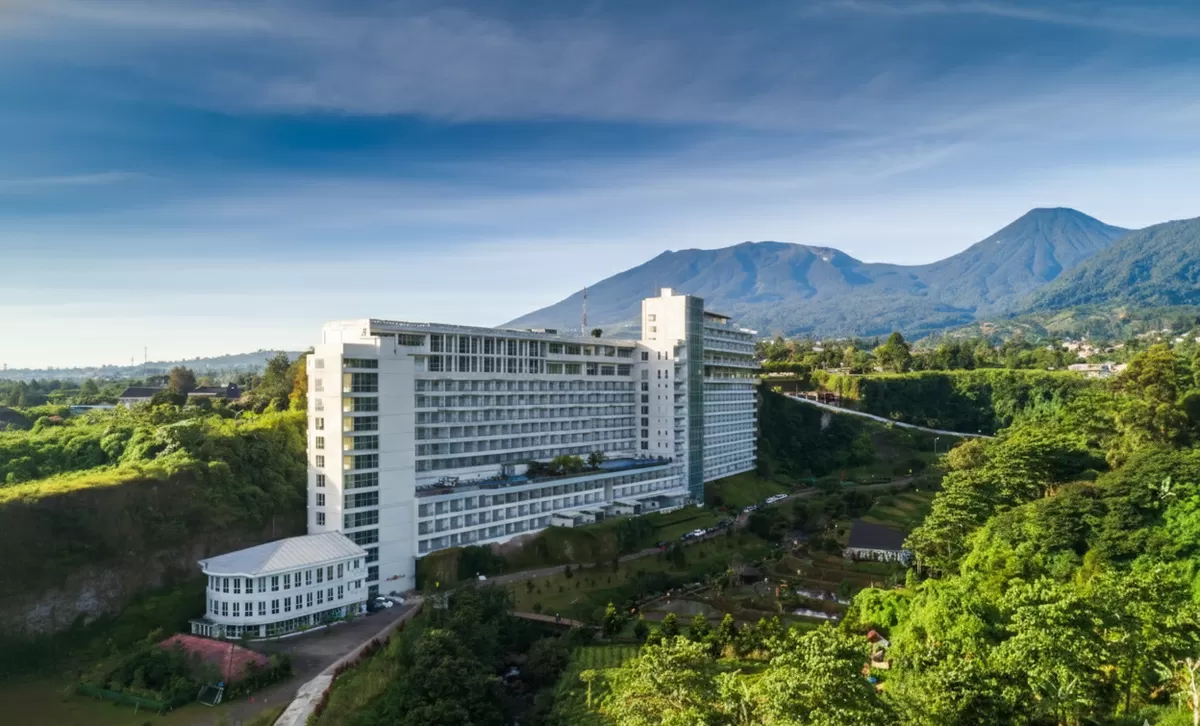 Le Eminence Puncak