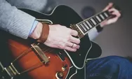 Chord Gitar dan Lirik Lagu Di Antara Kalian – D’Masiv dari Kunci Am: Lupakan Aku Kembali Padanya