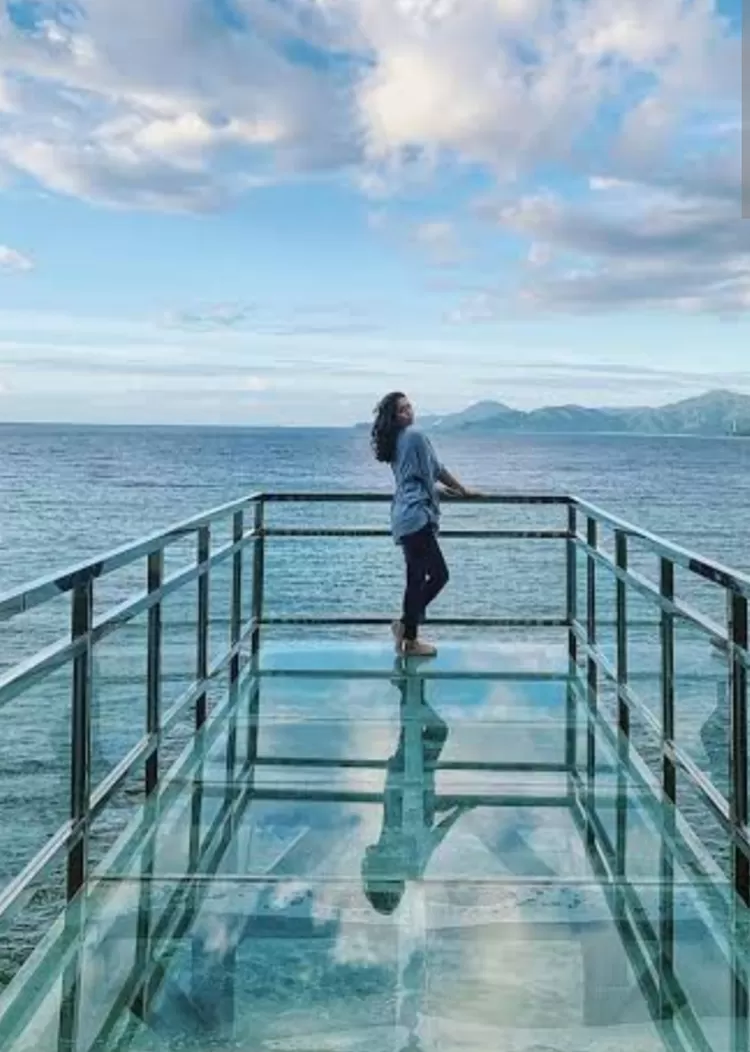 Objek Wisata Jembatan Kaca Di Tolitoli Sulteng Berjarak 300 KM Dari ...