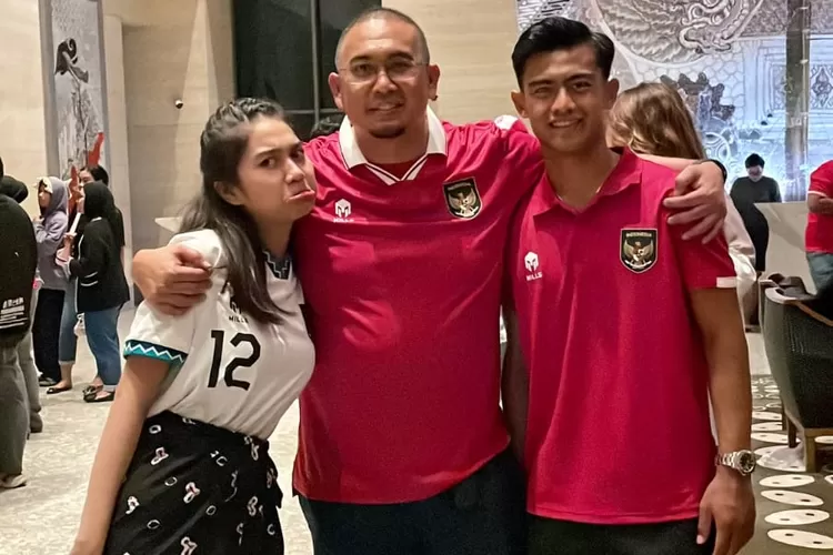 Kebersamaan Azizah Salsha, Andre Rosiade dan Pratama Arhan setelah pertandingan Timnas Vs Turkmenistan.