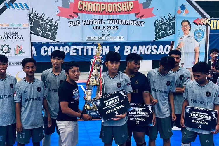 Tim futsal SMA Antartika Sidoarjo sukses menorehkan prestasi gemilang dengan meraih juara 1 pada turnamen Rizki Sadik Champion PUC Futsal Turnamen 6 2025.