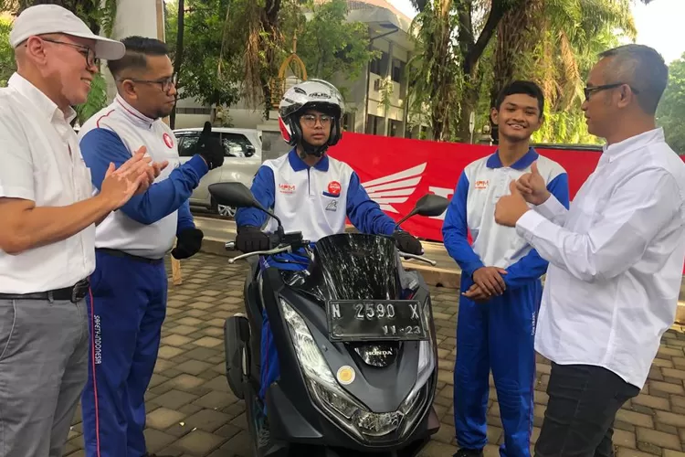 Yayasan AHM memberikan beasiswa sebesar Rp1,4 miliar kepada 525 pelajar, guru dan mahasiswa.