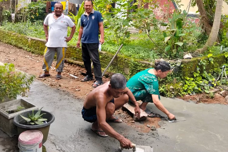 Kegiatan Gotong Royong di Kelurahan Pangkalan Mansyhur, Medan Johor (Realitasonline.id)