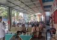 Mahasiswa KKN IAI Al-Azhary Cianjur Gelar Santunan Yatim dan Wakaf Alquran di Mekarwangi