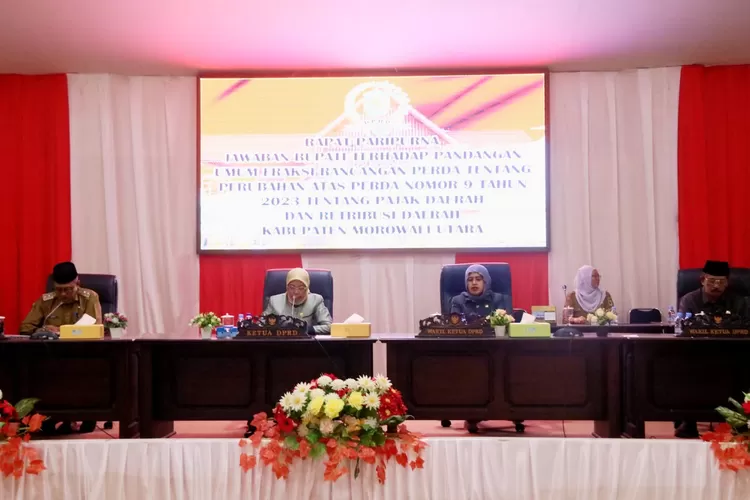 Sidang paripurna DPRD Morowali Utara dengan agenda jawaban Pemerintah Daerah Kabupaten Morowali Utara terkait perubahan Perda Nomor 9 Tahun 2023. (Foto: IST).
