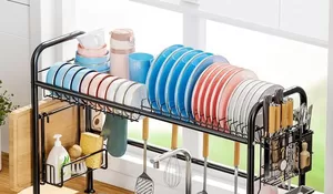 Ingin Membuat Dapur Minimalis Terlihat Modern? Coba Inspirasi Model Rak Piring Ini!