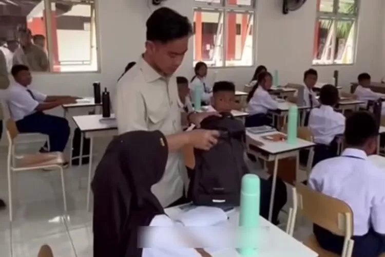 Momen saat Gibran Dituding Geledah Tas Siswi (Tangkapan Layar IG @metropolitan.id)