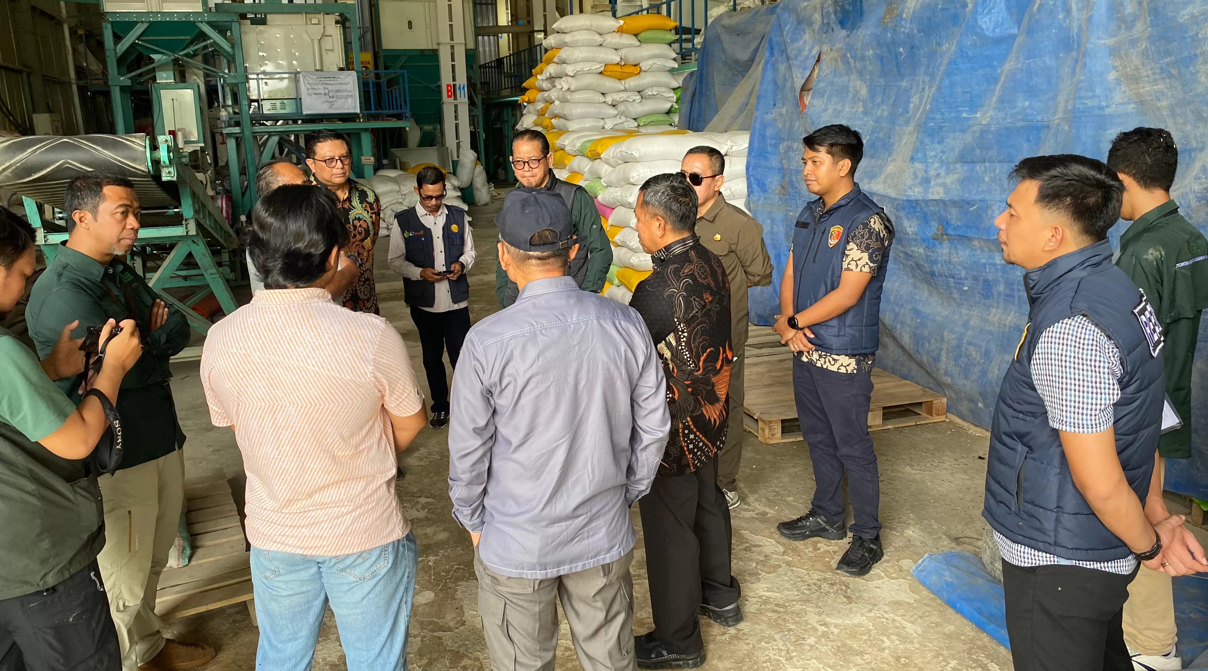 Satgas pangan Sultra  saat melakukan pantauan harga