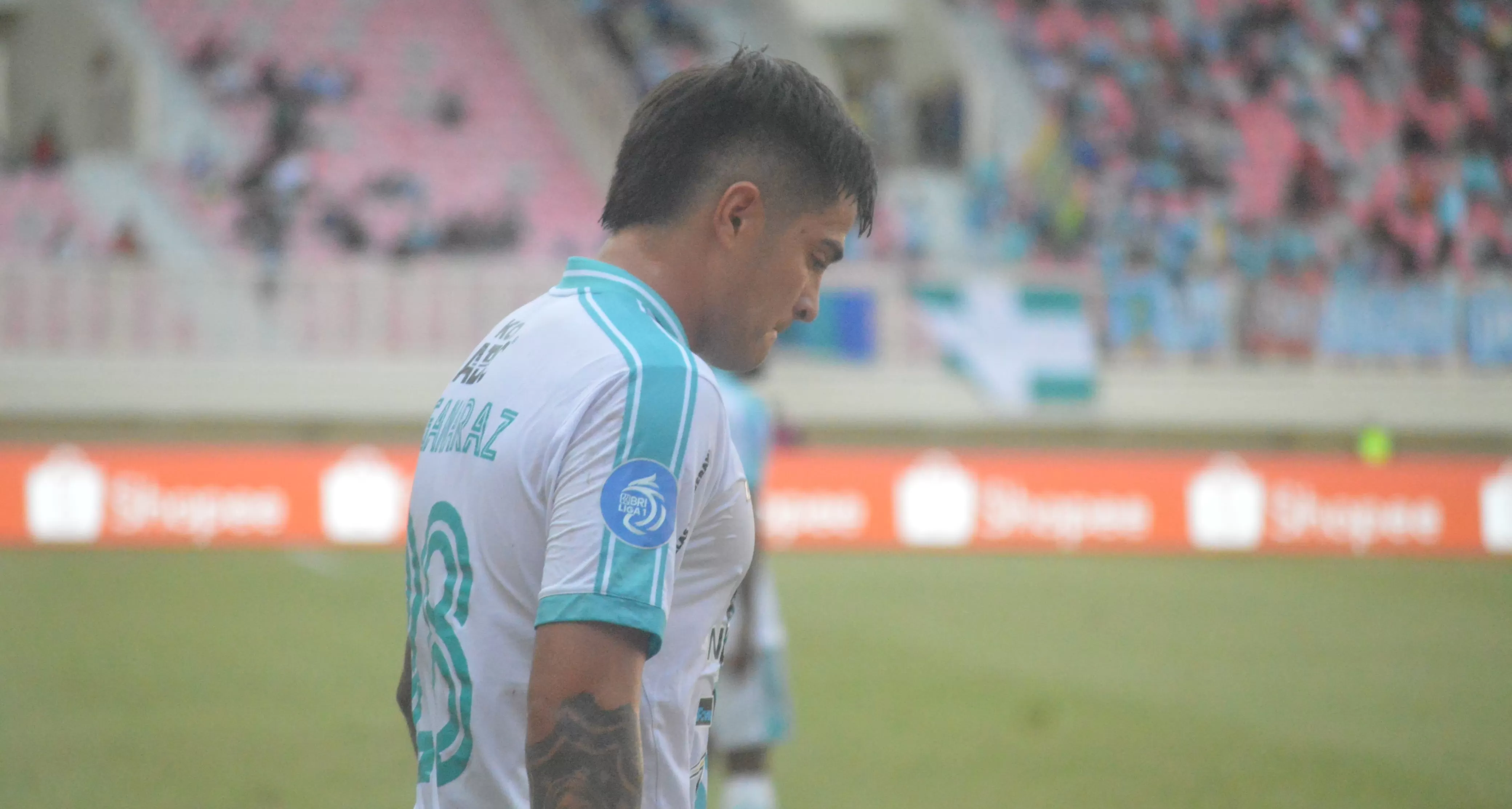 Penyerang PSBS Biak, Abel Arganaraz di laga PSBS Biak vs PSIS Semarang. (CEPOSONLINE.COM/ABEL ARGANARAZ)