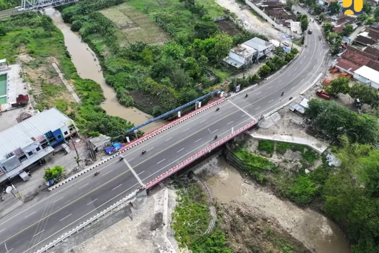 Kementerian Pekerjaan Umum dan Perumahan Rakyat (PUPR) telah menyelesaikan penggantian 9 jembatan dengan tipe Callender Hamilton (CH) di Provinsi Jawa Timur. 