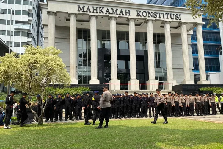 Peningkatan Pengamanan Gedung MK: Antisipasi Sidang PHPU, Kepolisian Kerahkan Ratusan Personel (Net / HukamaNews.com)