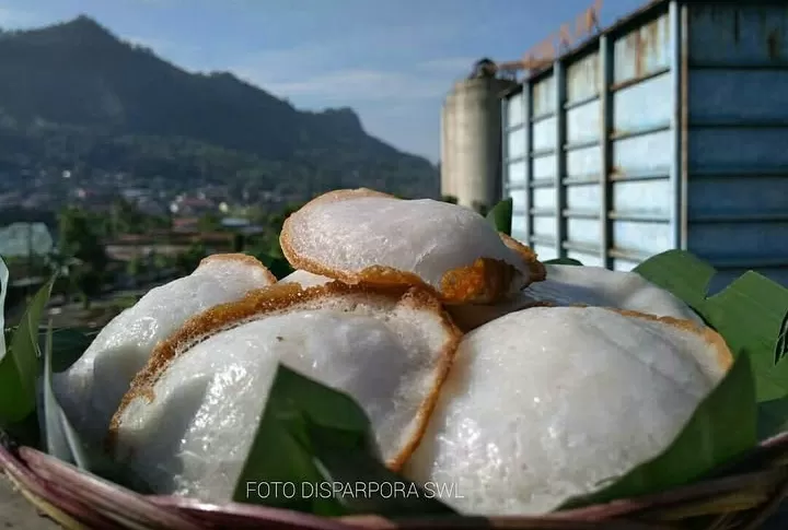 Ale-Ale Apam sepintas bentuknya mirip dengan serabi.  Aslinya dari Silungkang, satu kecamatan di Sawahlunto.  (Facebook/Mt. Kerinci)