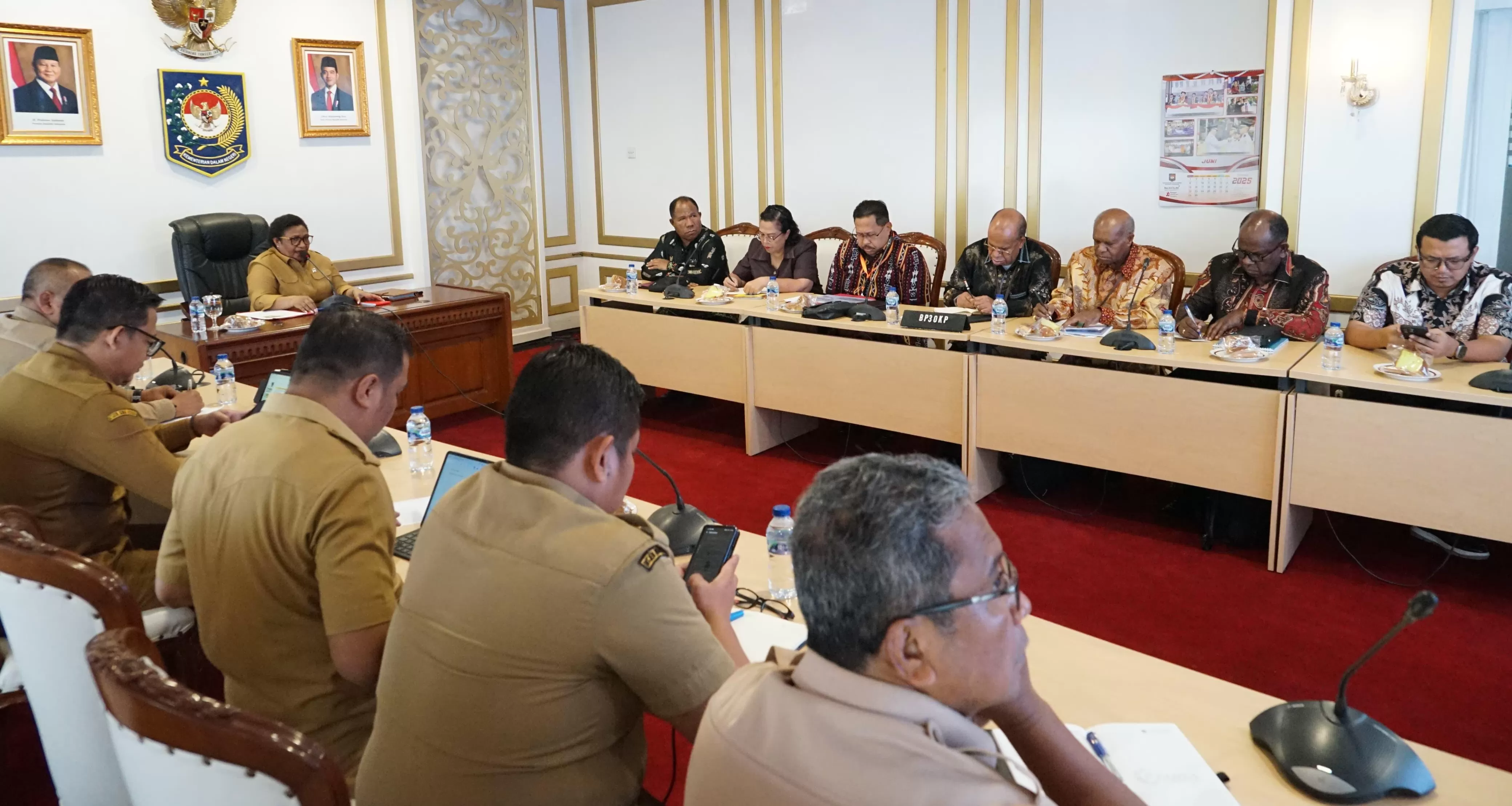 Rapat Koordinasi bersama Badan Pengarah Percepatan Pembangunan Otonomi Khusus Papua (BP3OKP). di Ruang Rapat Menteri Dalam Negeri, Gedung A, Kantor Pusat Kementerian Dalam Negeri, Selasa (24/6/2025).  (Puspen Kemendagri)
