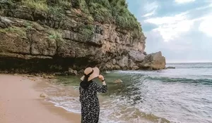 Cuma di Pantai ini Kamu bisa Foto Estetik, Cukup Bayar Rp5 Ribu dapat Vibes Keren kayak di Bali!