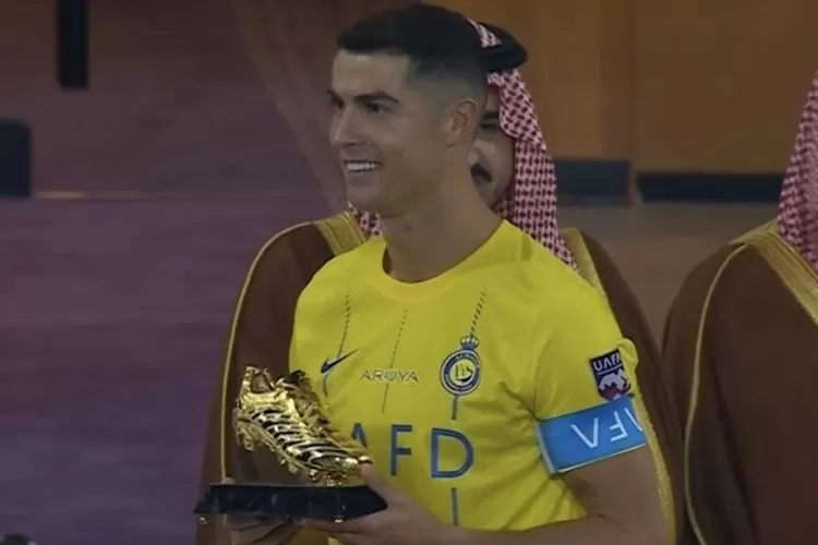 Menggila: Tidak Hanya Bawa Al Nassr Juara, Ronaldo Juga Sabet Sepatu ...