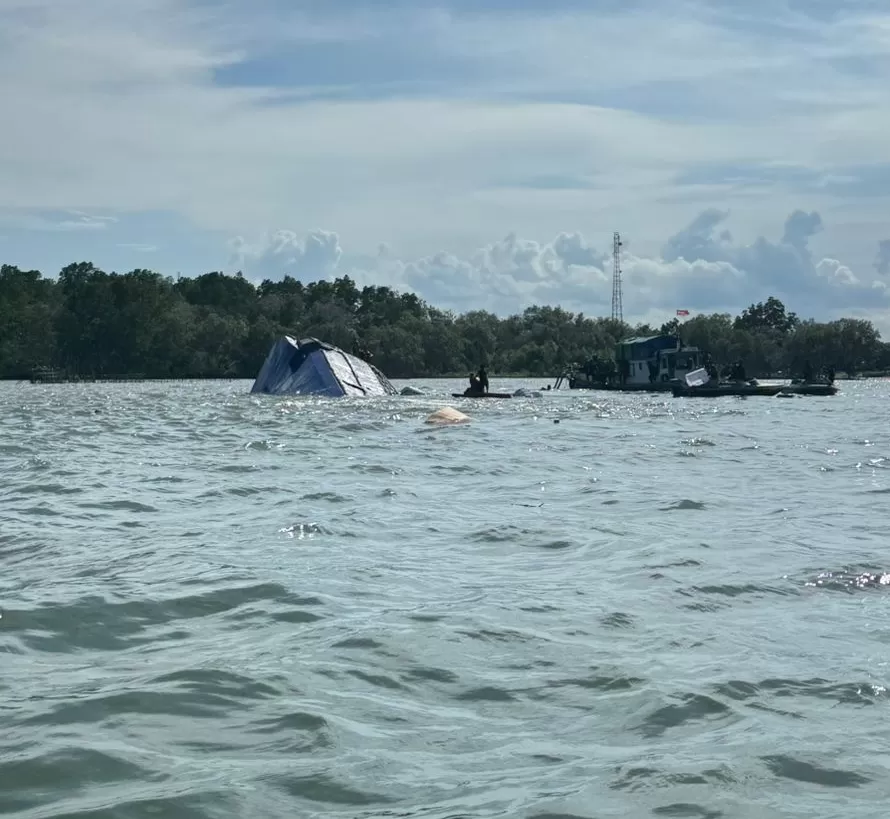 KARAM: Kapal feri tenggelam di Teluk Balikpapan, Senin, 5 Mei 2025. (ISTIMEWA)