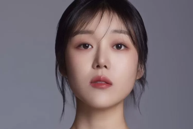 Sosok Kang Seo Ha (1994-2025), aktris Korea Selatan yang meninggal setelah berjuang melawan kanker. (Foto/X @soompi.)