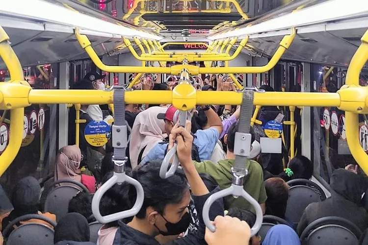 Ilustrasi Jakarta gratiskan transportasi umum seharian penuh