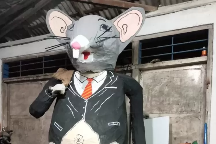 Patung Tikus Berdasi di Bangkalan, Batal Tampil di Karnaval (Lambe Turah)