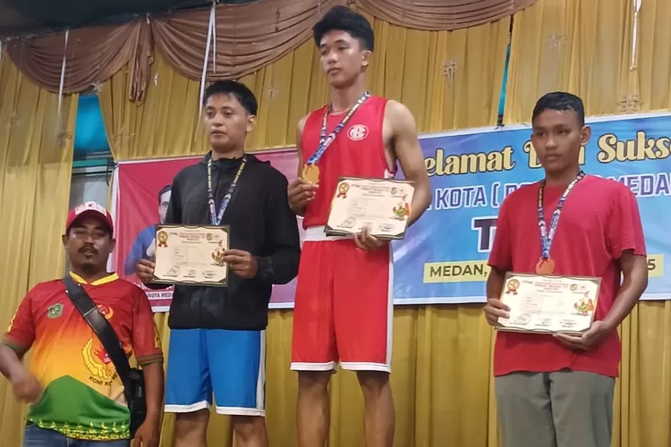 Kejuaraan yang berlangsung meriah tersebut mempertandingkan 13 kelas, terdiri atas 10 kelas putra dan 3 kelas putri, dengan total 75 petinju yang ikut berkompetisi dari berbagai kecamatan di Kota Medan. 