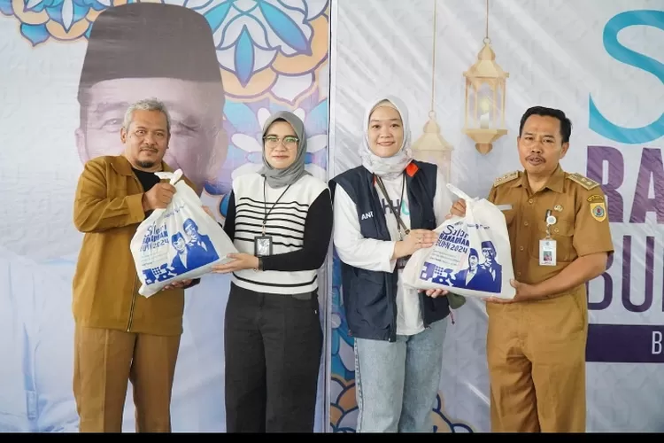 Memasuki bulan suci Ramadan 1445 H yang penuh berkah, PT Jasa Marga (Persero) Tbk kembali menggelar pasar 1.000 paket sembako murah dan bazar Usaha Mikro Kecil dan Menengah (UMKM) untuk masyarakat di Kabupaten Brebes, Jawa Tengah, pada Senin (25/3).