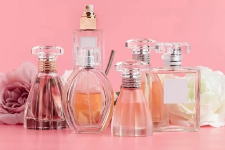 Parfum victoria best sale secret yang enak