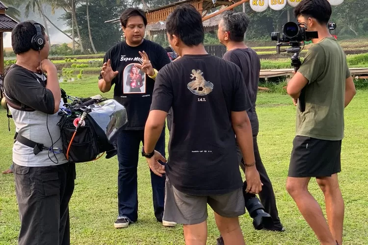 Aktor Dion Wiyoko Syuting Atraksi Silek Lanyah di Kubu Gadang Padang Panjang (Kominfo Padang Panjang)