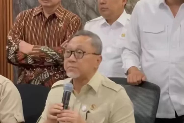 Menteri Koordinator Bidang Pangan, Zulkifli Hasan ungkap alasan anggaran MBG dikurangi. (Instagram zul.hasan)