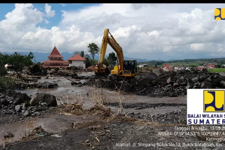 Kementerian Pekerjaan Umum dan Perumahan Rakyat (PUPR) bergerak cepat mengerahkan alat-alat berat untuk membantu penanganan darurat bencana banjir lahar dingin yang terjadi di Kabupaten Agam dan Kabupaten Tanah Datar, Provinsi Sumatera Barat 
