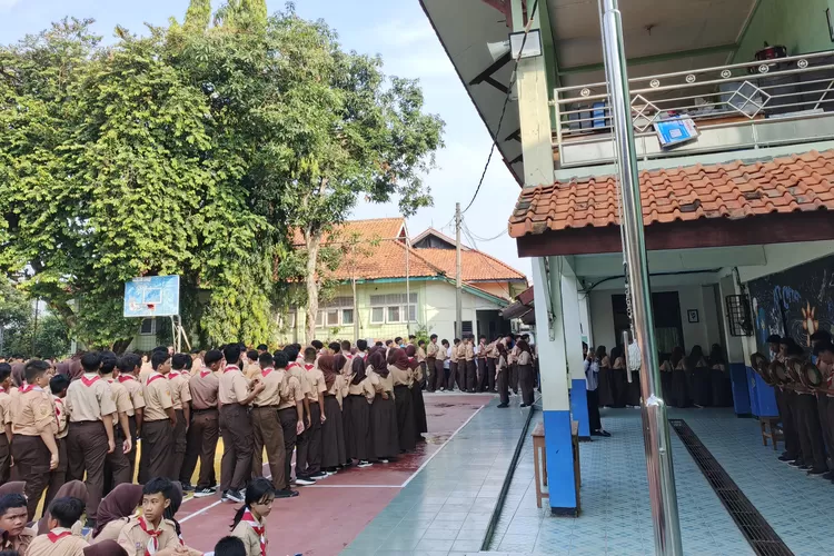 Suasan pelajar SMPN 6 Depok saat beraktifitas usai libur panjang lebaran (ANDIKAEKA/RADARDEPOK)