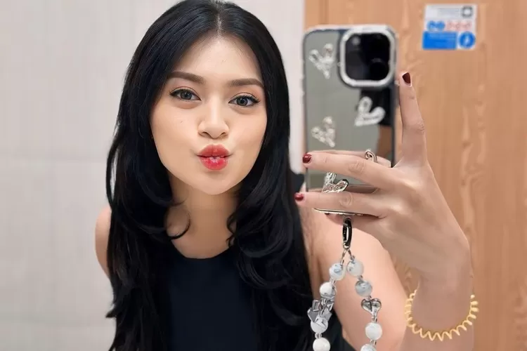 Video Natalie Holscher Terima Saweran di Klub Malam Viral di Medsos, Tegaskan Tak Mau Minta Maaf ke Publik. (Sumber : Instagram @nathalieholscher)