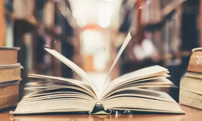 Apa Saja Manfaat dan Kesempatan Belajar Sastra Inggris? Jurusan yang Meningkatkan Kemampuan Bahasa dan Budaya Ini!