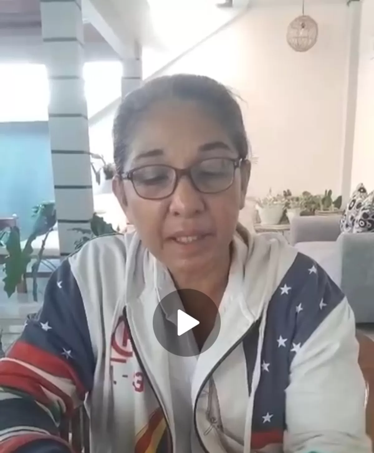 Keterangan Foto: Tangkapan layar video Kabid Ketenagakerjaan pada Dinas Nakertranskop &amp; UKM Kabupaten Manggarai Barat, Maria Agustina Ivony Burhan.  (Sumber foto: Emiliana Janggur)