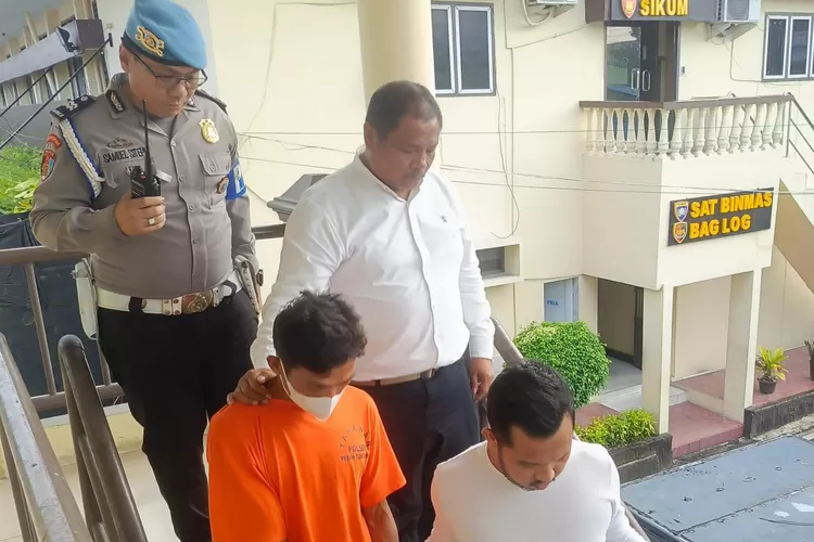 Pelaku pembunuhan berinisial AT diboyong ke Polrestabes untuk konferensi pers, Selasa (26/3/2024)