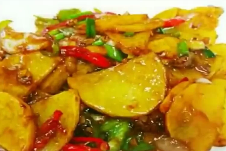 Resep sederhana kentang saus tiram yang lezat (Tangkapan layar Youtube MONGGO DIORDER)