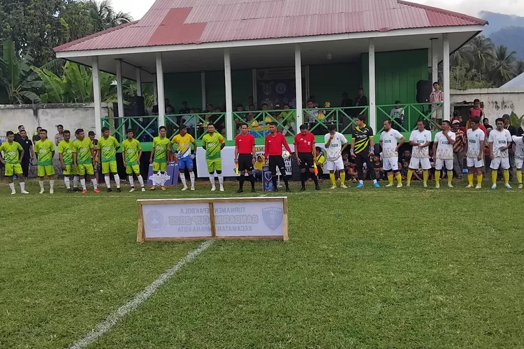 Turnamen Sepak Bola Sansarino 2025 di Kabupaten Tojo Una-una, Provinsi Sulteng, resmi dibuka oleh Bupati Ilham Lawidu. (Foto: IST).