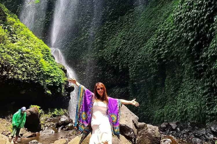 3 rekomendasi wisata Air Terjun terindah di Indonesia (Sumber - Air Terjun Madakaripura : Instagram @tintinrayner_athome)