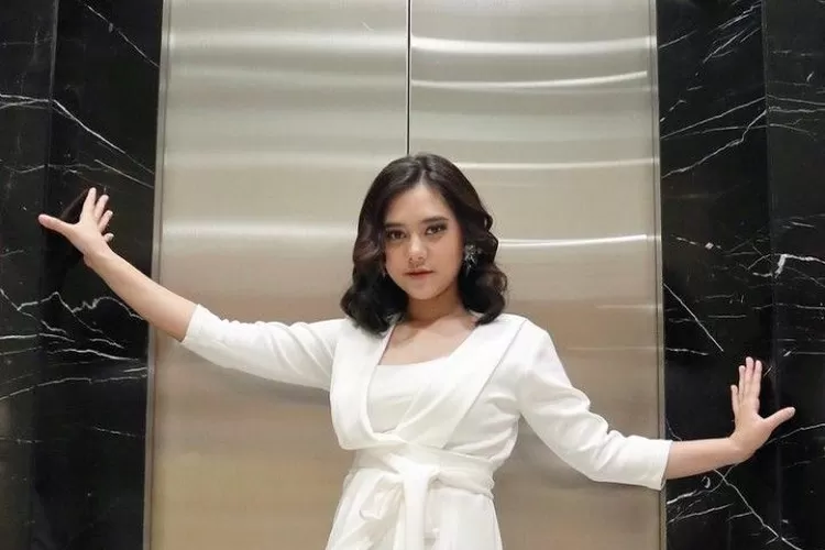 Ziva Magnolya (Pinterest.com - KABARBUANA)