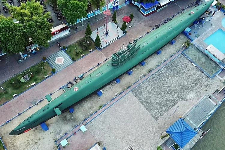 Unik Monumen Di Surabaya Ini Terbuat Dari Kapal Selam Buatan Uni