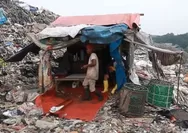 Warung Bantar Gebang : Makan dan Minum Di Atas Tumpukan Sampah