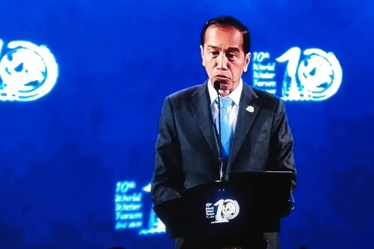 Presiden Joko Widodo atau Jokowi memperkenalkan Prabowo Subianto sebagai Presiden terpilih Indonesia dalam Konferensi Tingkat Tinggi (KTT) World Water Forum (WWF) ke-10 di Bali. 